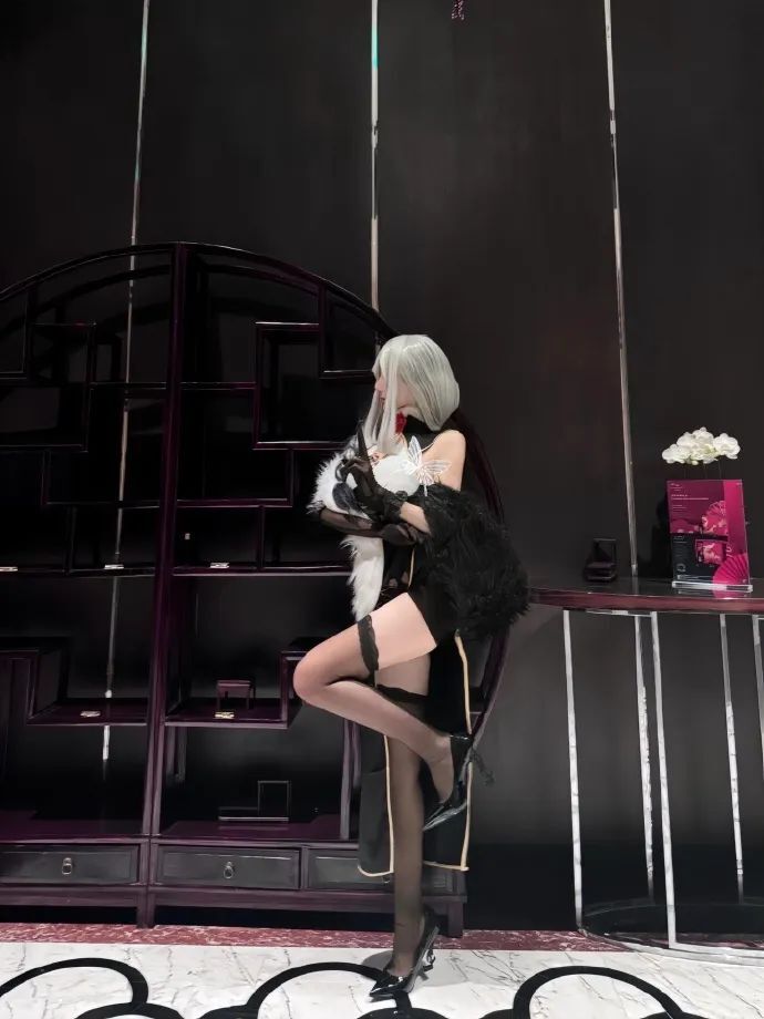 原神cos：皮鞭+制服，OL雷神果然御！丽莎巫女装，兔女郎甘雨涩气拉满！