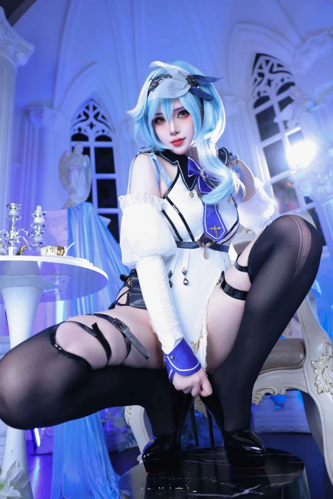 原神私设cos：申鹤抹胸白衣裙！女仆夜兰优菈神子！黑丝制服雷神真是太顶了！