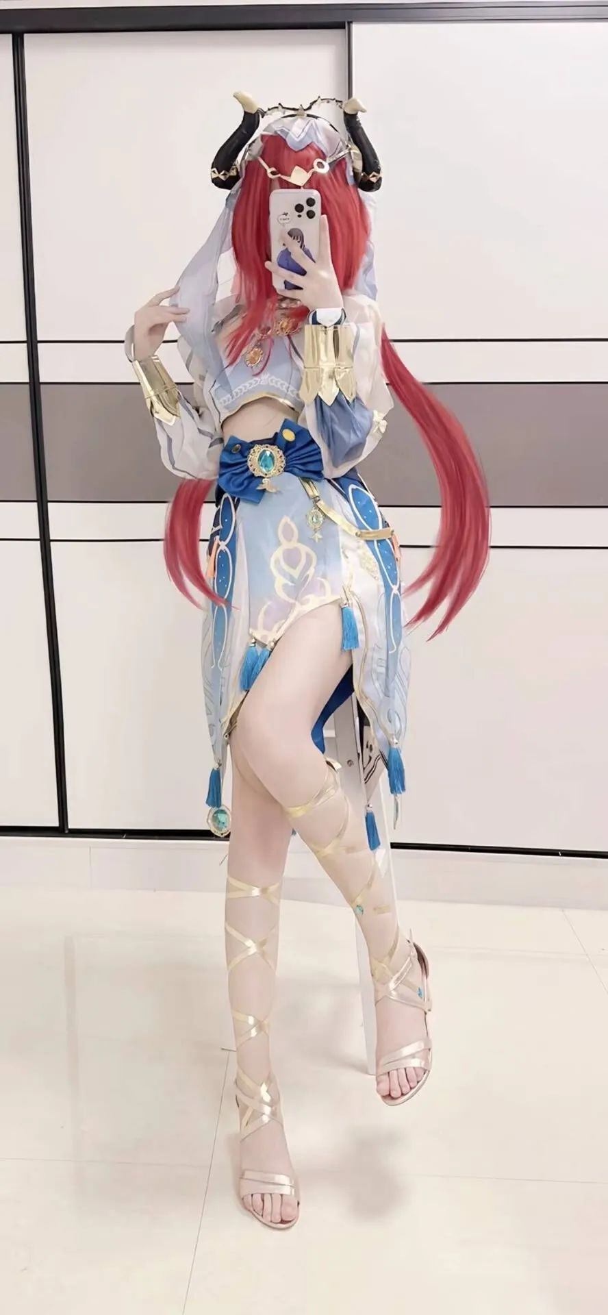 原神cos：白丝+泳装，申鹤太御了！镀金旅团美爆，妮露腿是真的长！厨娘雷神谁见过？