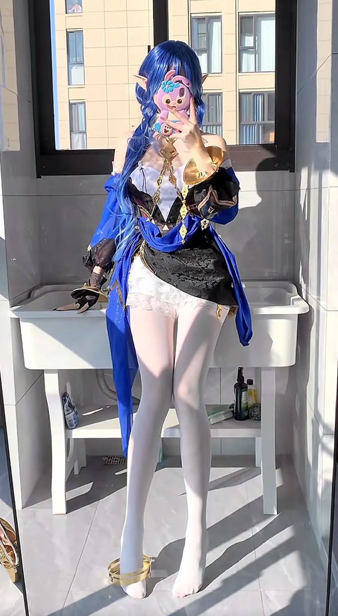 原神cos：黑丝+制服，雷神太顶了！白丝包臀裙申鹤，勒肉黑丝丽莎！裸足刻晴可爱爆了！
