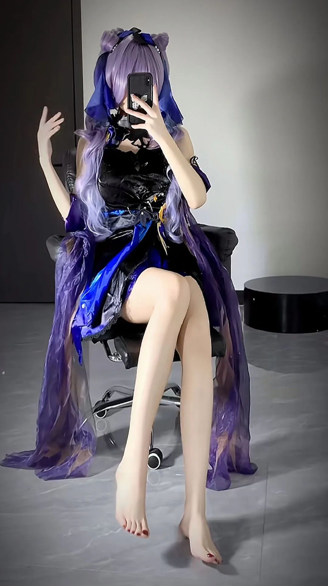 原神cos：女仆装雷神让人狂喜，黑丝荧妹太顶了！白丝高跟鞋归终谁不爱？