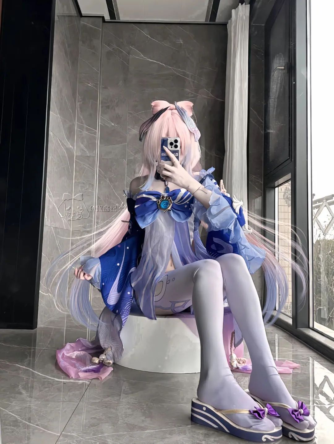 原神cos：黑丝+超短裙，制服雷神太顶了！泳装绫华真绝了，女仆申鹤，白丝刻晴太好看了！