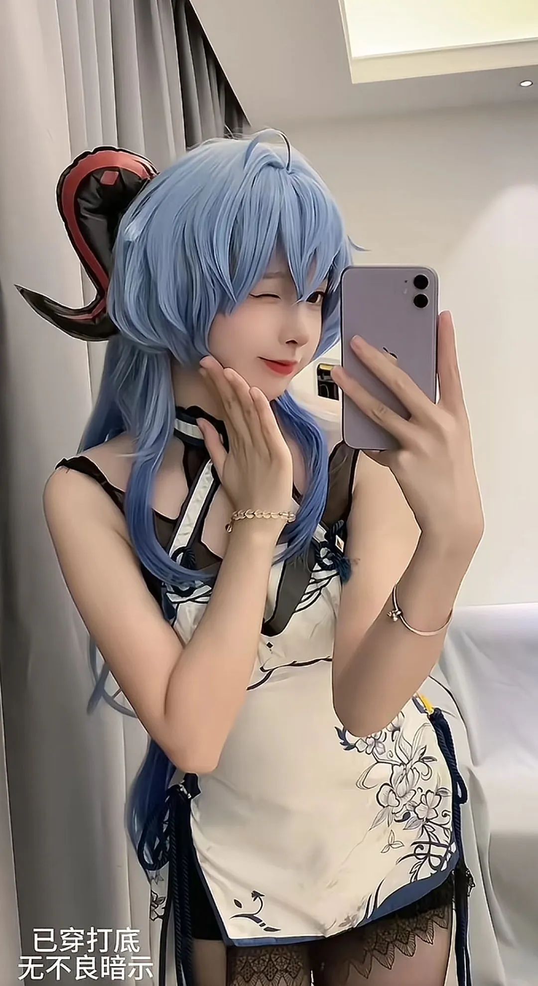 原神cos：黑丝+皮裤，制服神子太顶级了！包臀裙申鹤，婚纱绫华，旗袍甘雨，刻师傅嘟嘴太可爱了！
