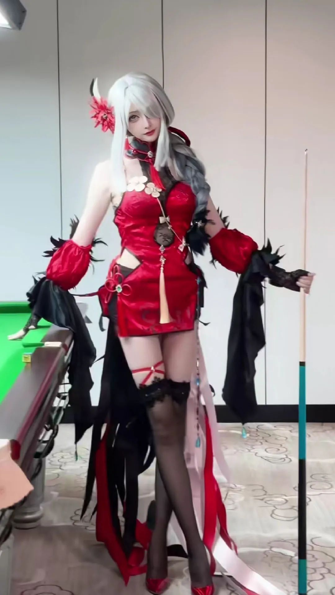 原神cos：裸足+纱裙，申鹤太成熟了！黑色和服绫华太帅气了！校服宵宫超可爱！黑丝女仆莫娜谁不爱？