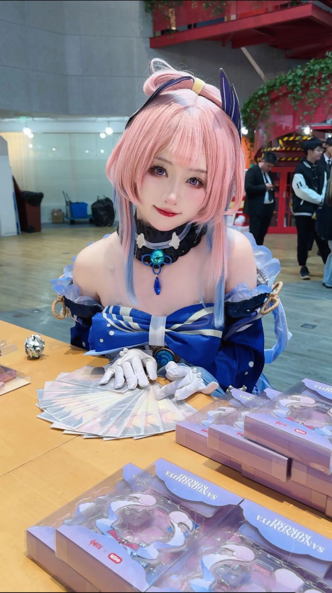 原神cos：人鱼公主芙芙太可爱了！JK甘雨心海柯莱让人心动！厨娘雷神，红色旗袍申鹤太顶了！