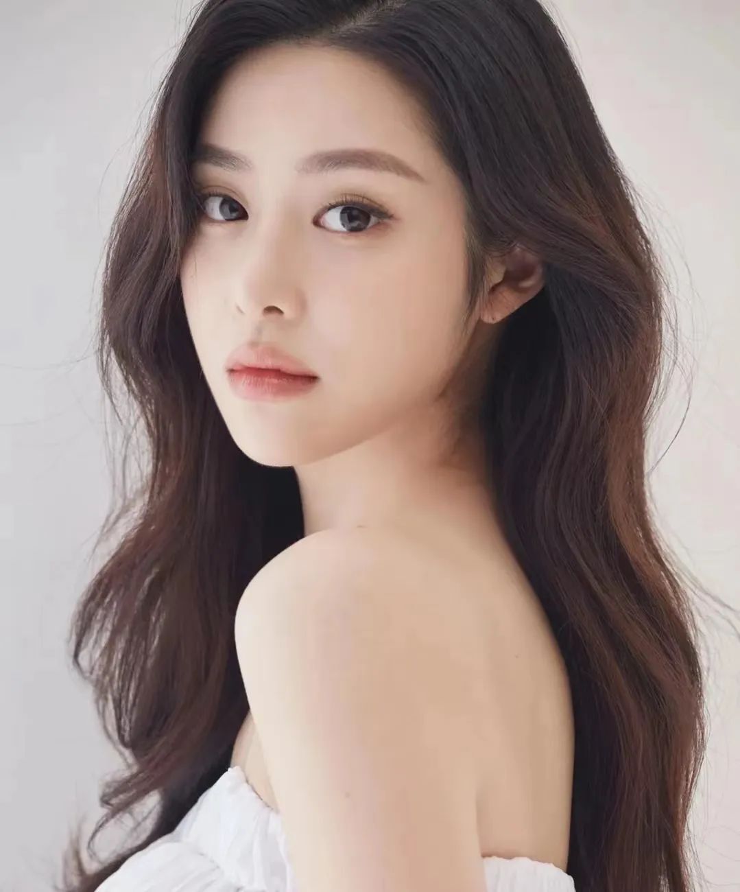 INS美女|韩国模特mayay，精致大气御姐风照片集