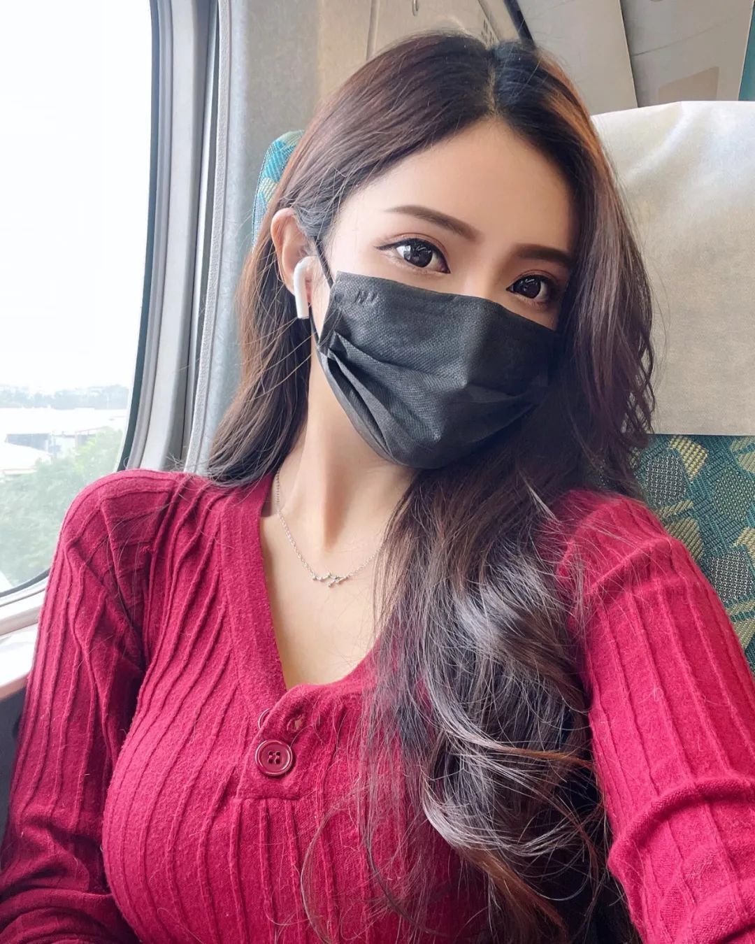 INS美女|台湾内衣模特黄书庭，有颜有料性感照片集
