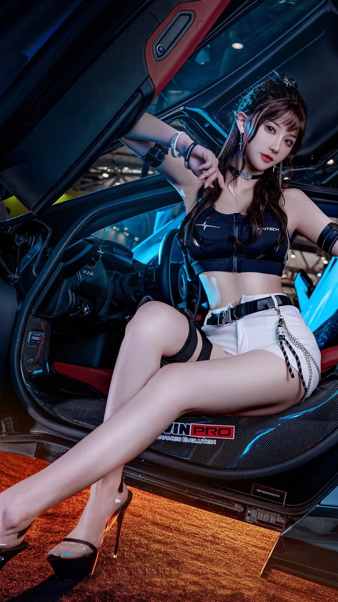 车模摄影：今天是车展上亮眼的星