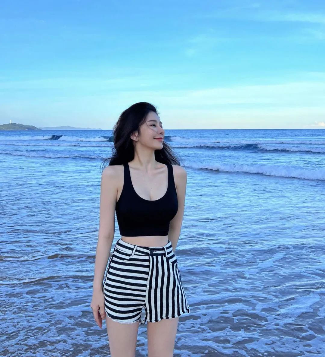 台湾模特粘婉柔，明道大学校花，洋娃娃美女！