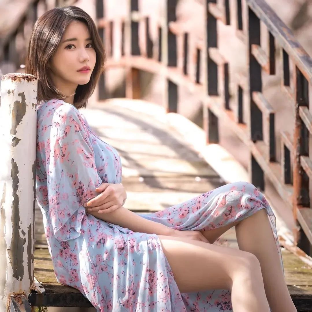 韩国赛车模特林率雅，甜美性感的气质女神