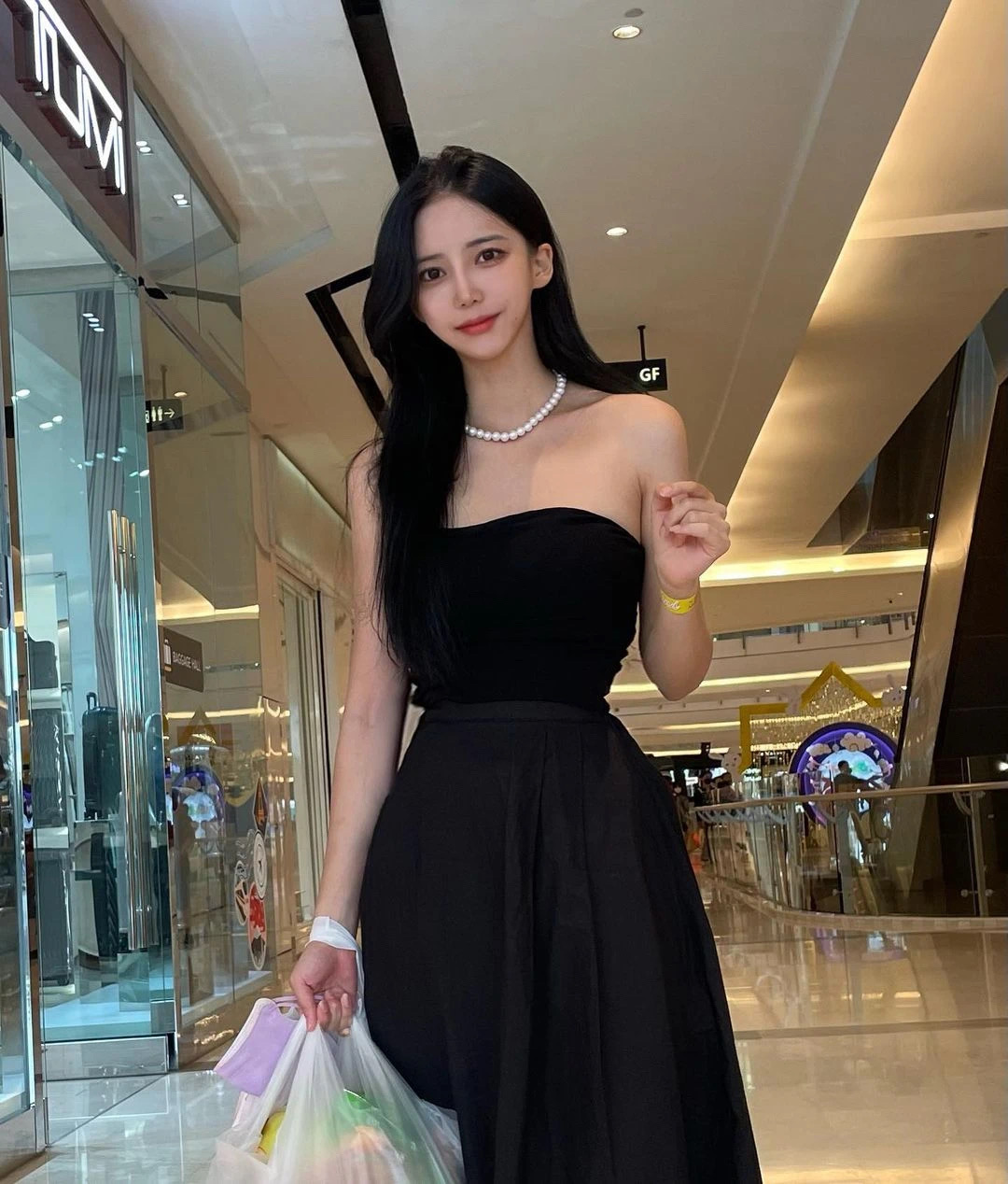 INS美女 | 韩国高颜值超欲健身模特，D杯+蜜桃臀！