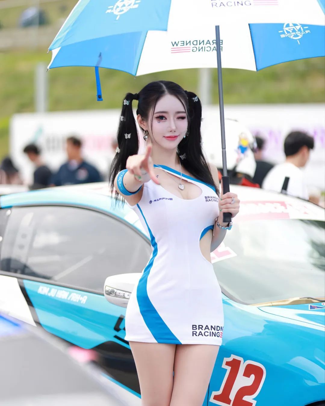 韩国车模do.vely，御姐脸漫画身材的妖艳芭比