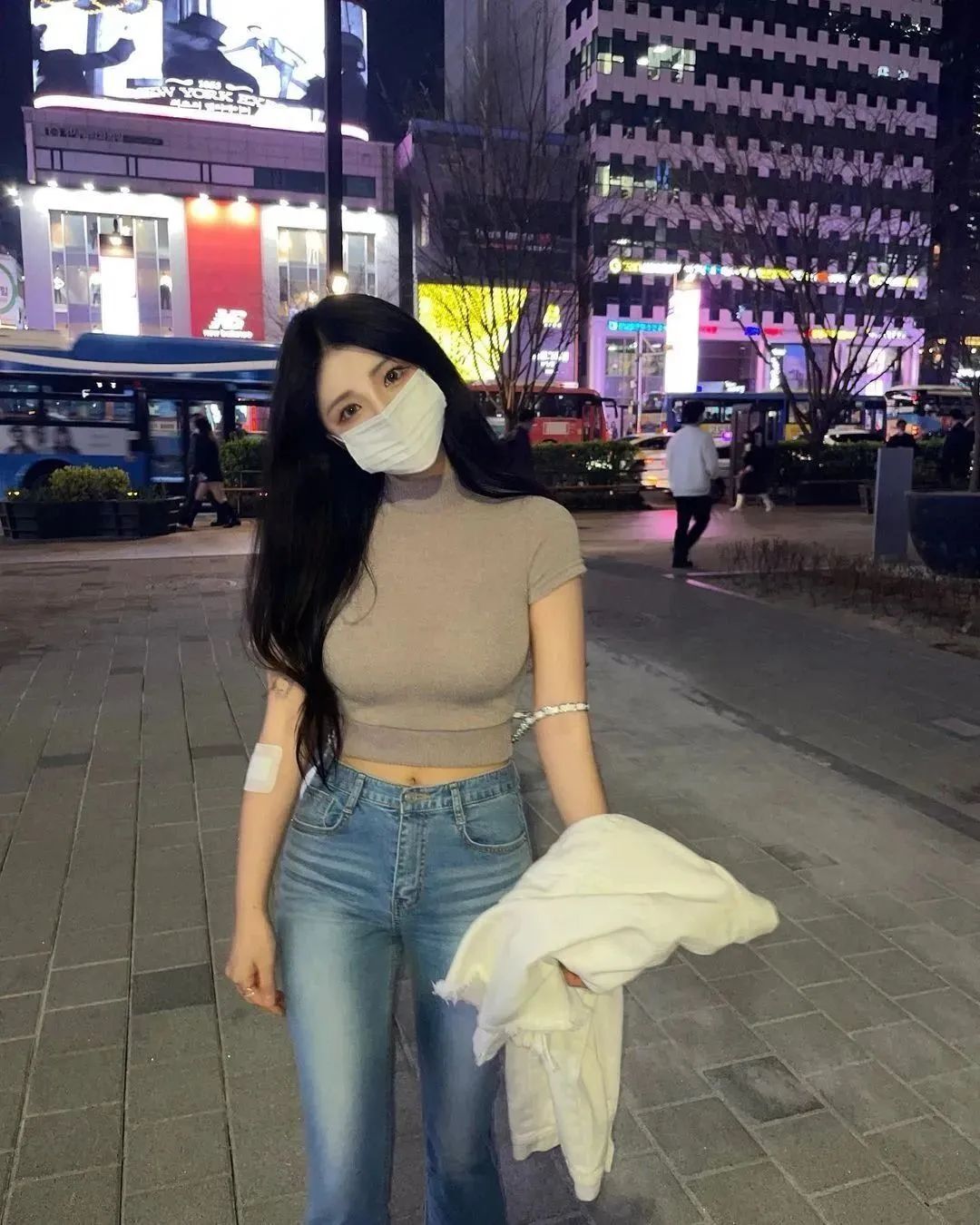[仙女集]有美一人，灿如春华，皎如秋月