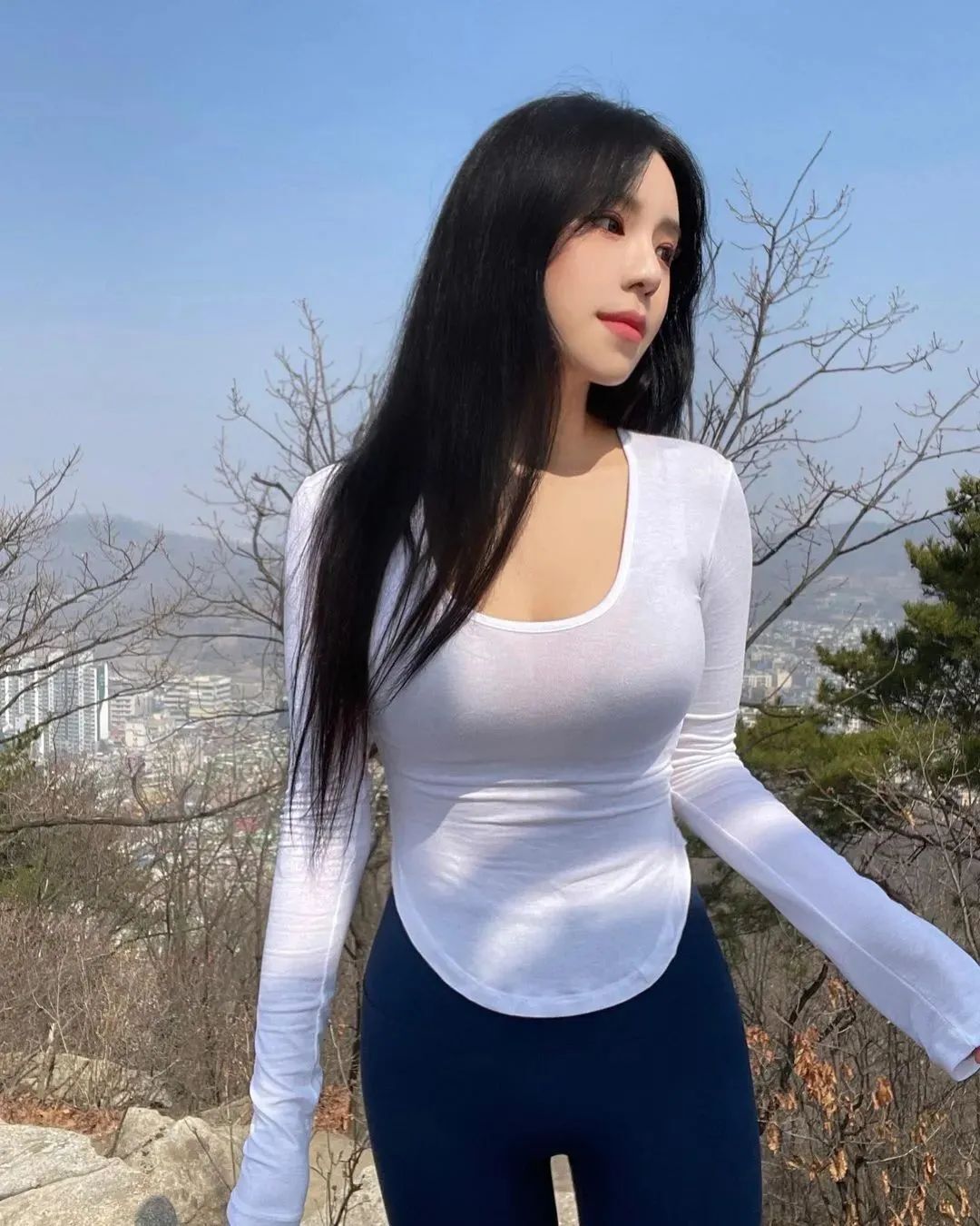 [仙女集]有美一人，灿如春华，皎如秋月