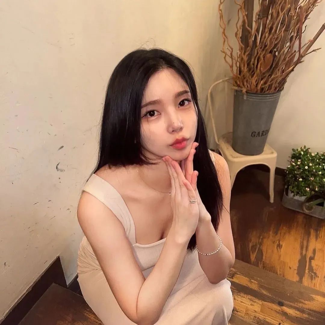 [仙女集]她腿又白又圆，像秋天莲藕