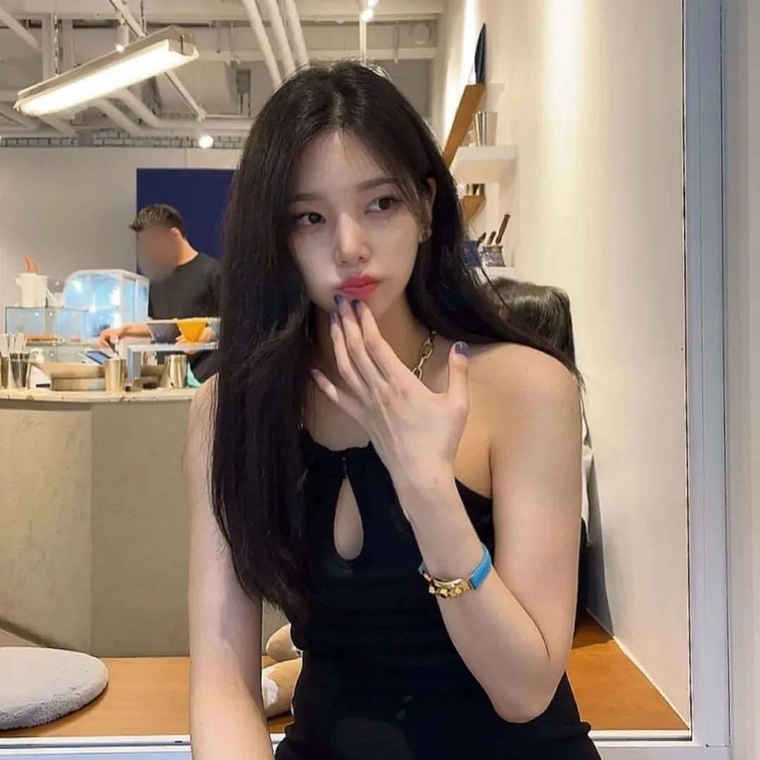 [仙女集]她腿又白又圆，像秋天莲藕