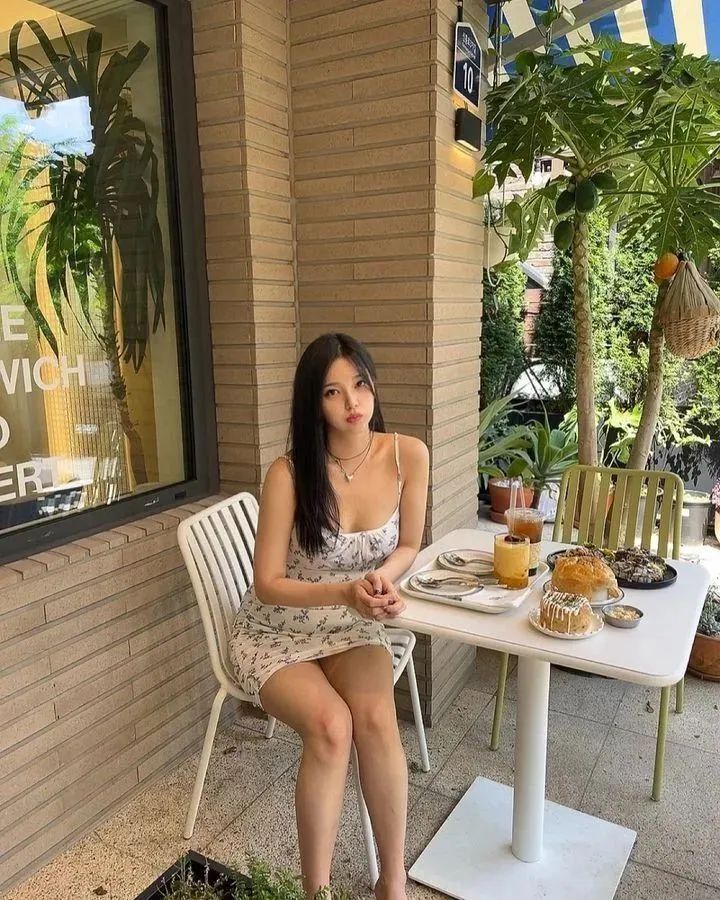 [仙女集]她腿又白又圆，像秋天莲藕