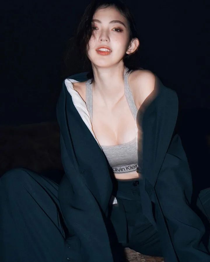 [仙女集]台妹倾国两相欢，常得君王带笑看