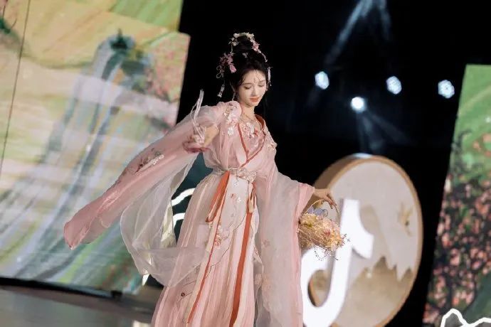 [仙女集]巧笑倩兮，美目盼兮！