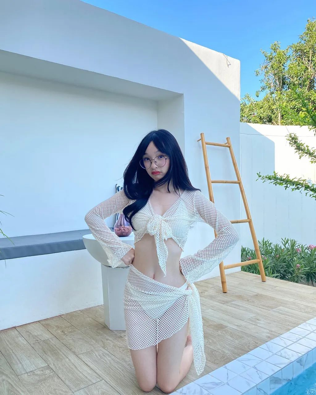低胸身材苗条美女