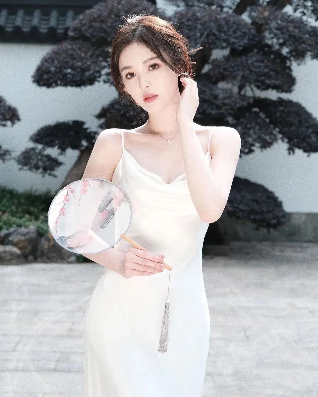 【美女壁纸】甜美御姐范网红女神来袭，夏日炎炎，有你最甜！