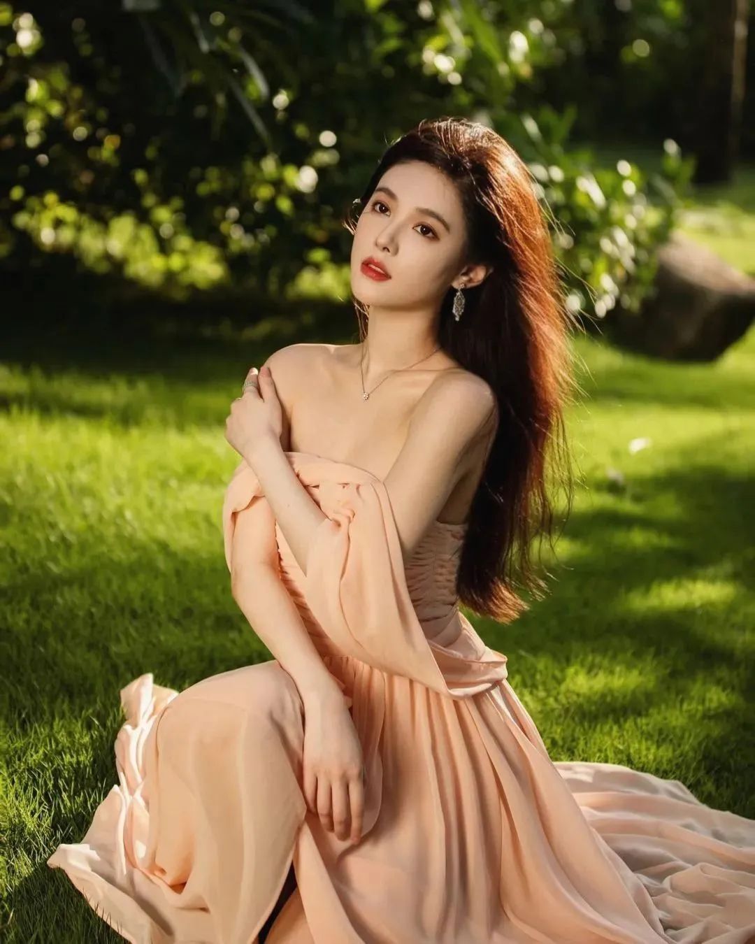 【美女壁纸】甜美御姐范网红女神来袭，夏日炎炎，有你最甜！