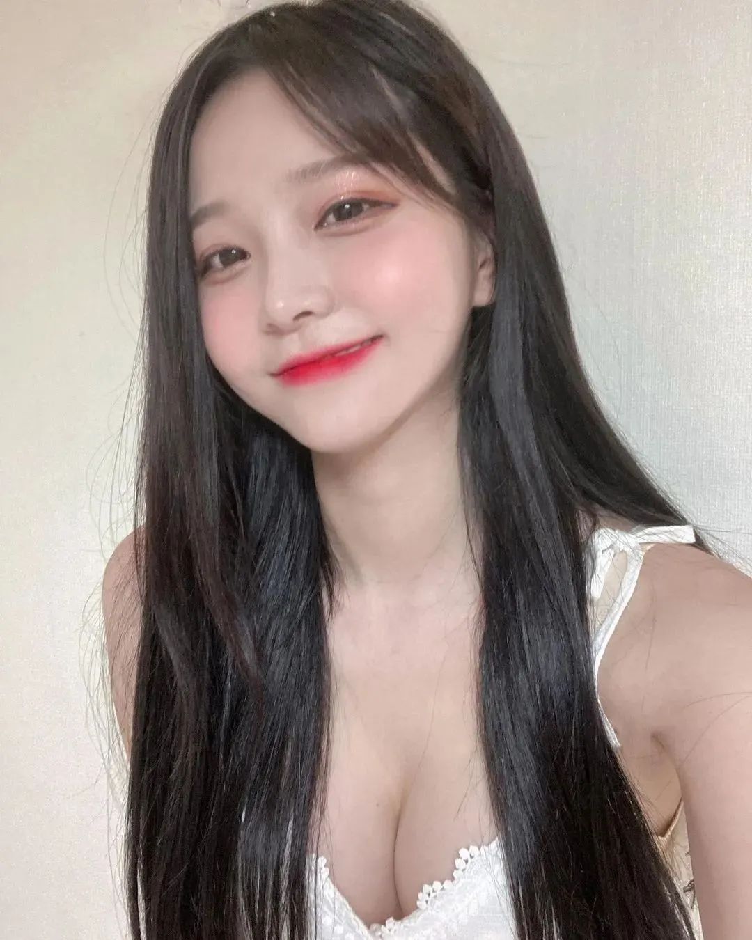 美女壁纸丨朴敏静，甜美可人的“萌系”女神