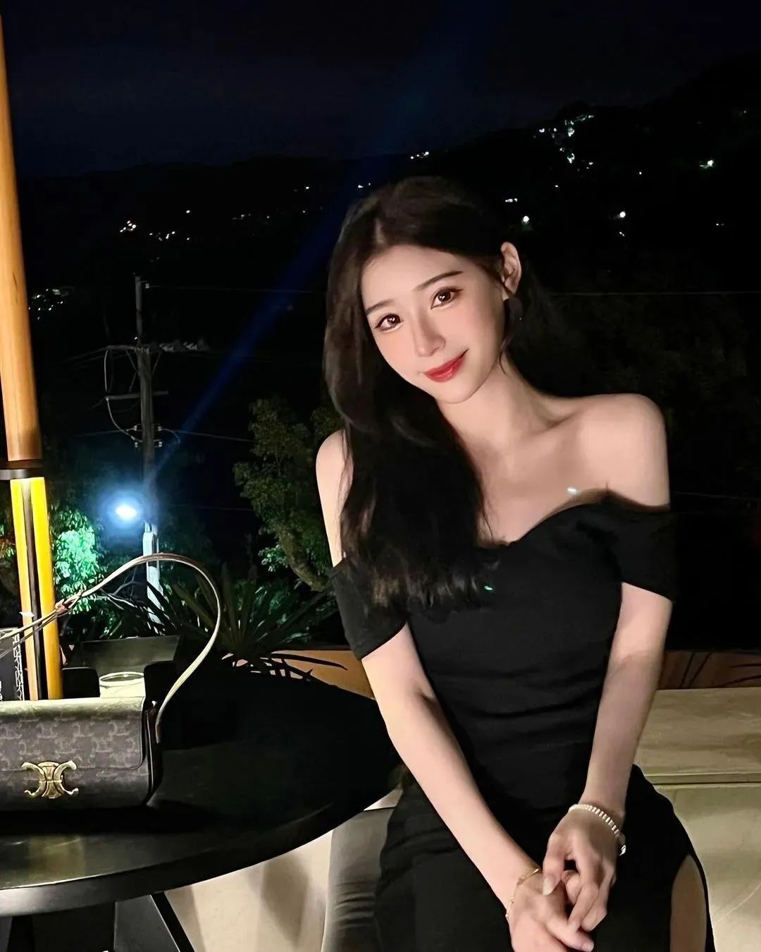 沁柔，清新甜美的“治愈系”女神