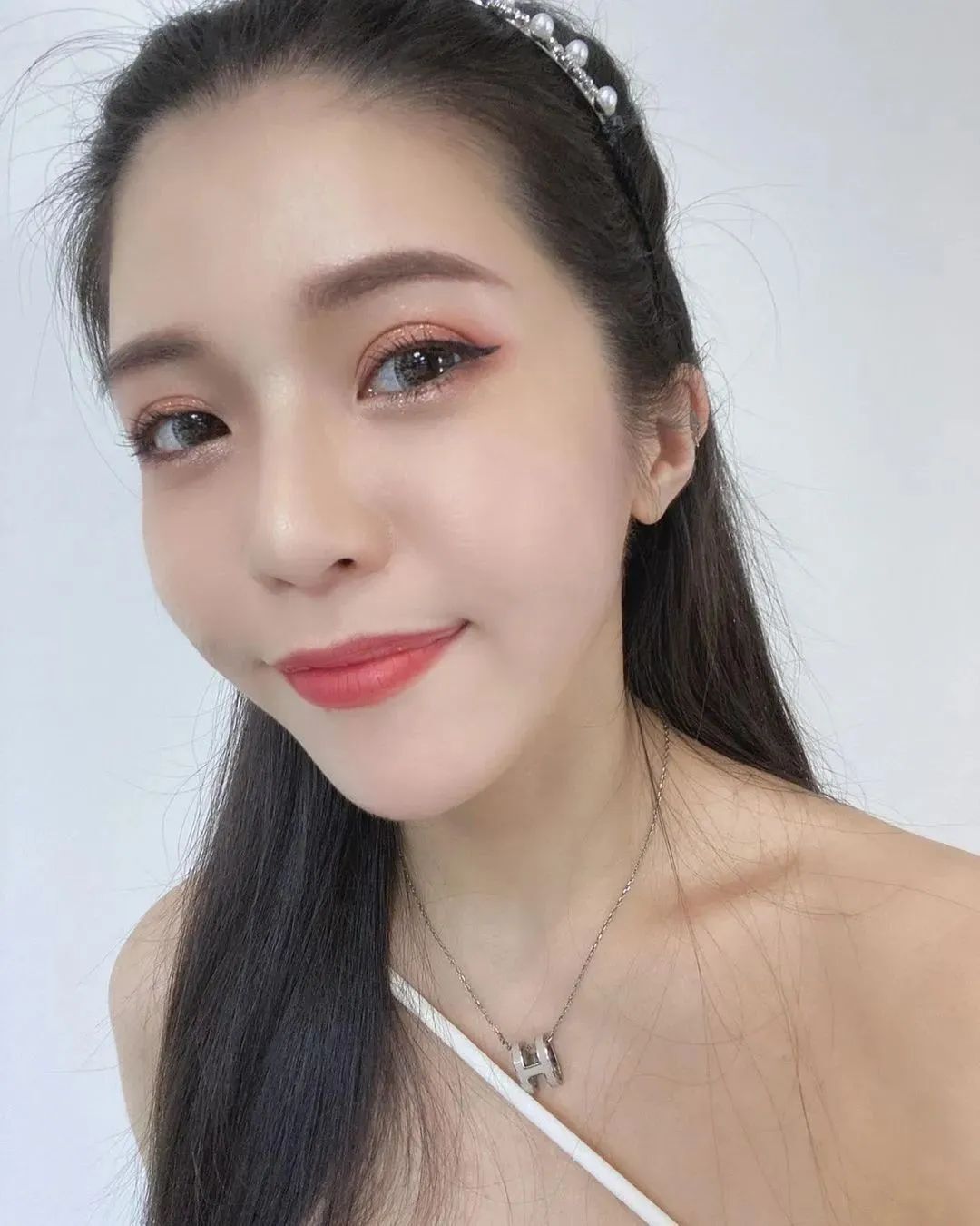 美女壁纸丨Chiao焦糖，长相甜美可人的台湾正妹