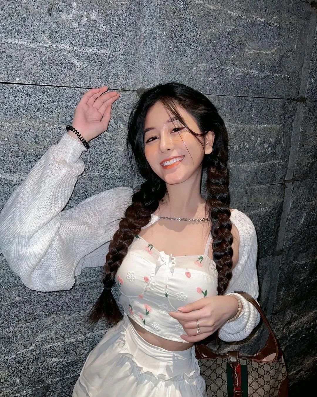 越南网红VoNgocTran，00后的学生妹她，被网友们称其为“零死角女神”