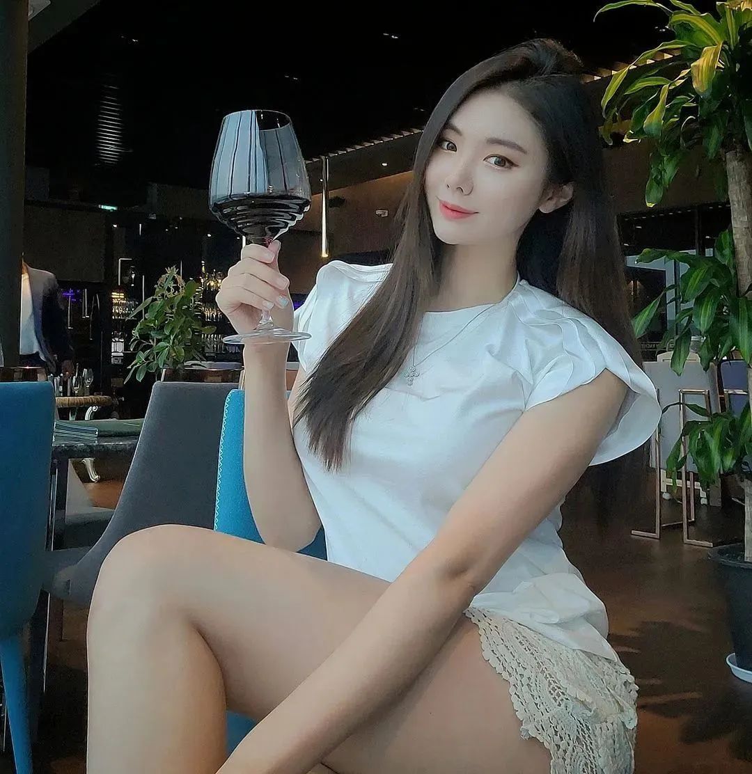 金瑞夏，甜美迷人的御姐范女神