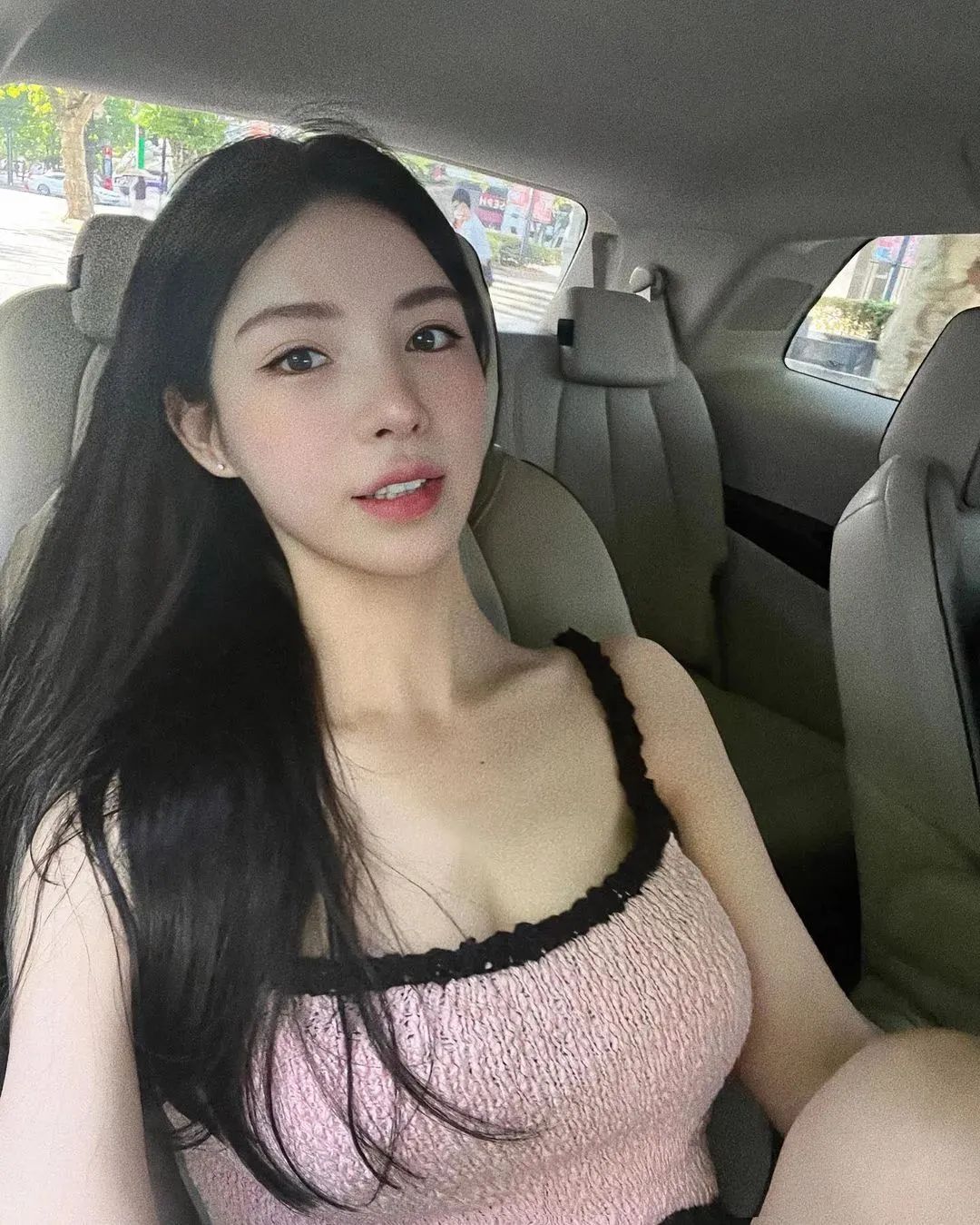 国产网红sexywht，魅力十足的时尚博主