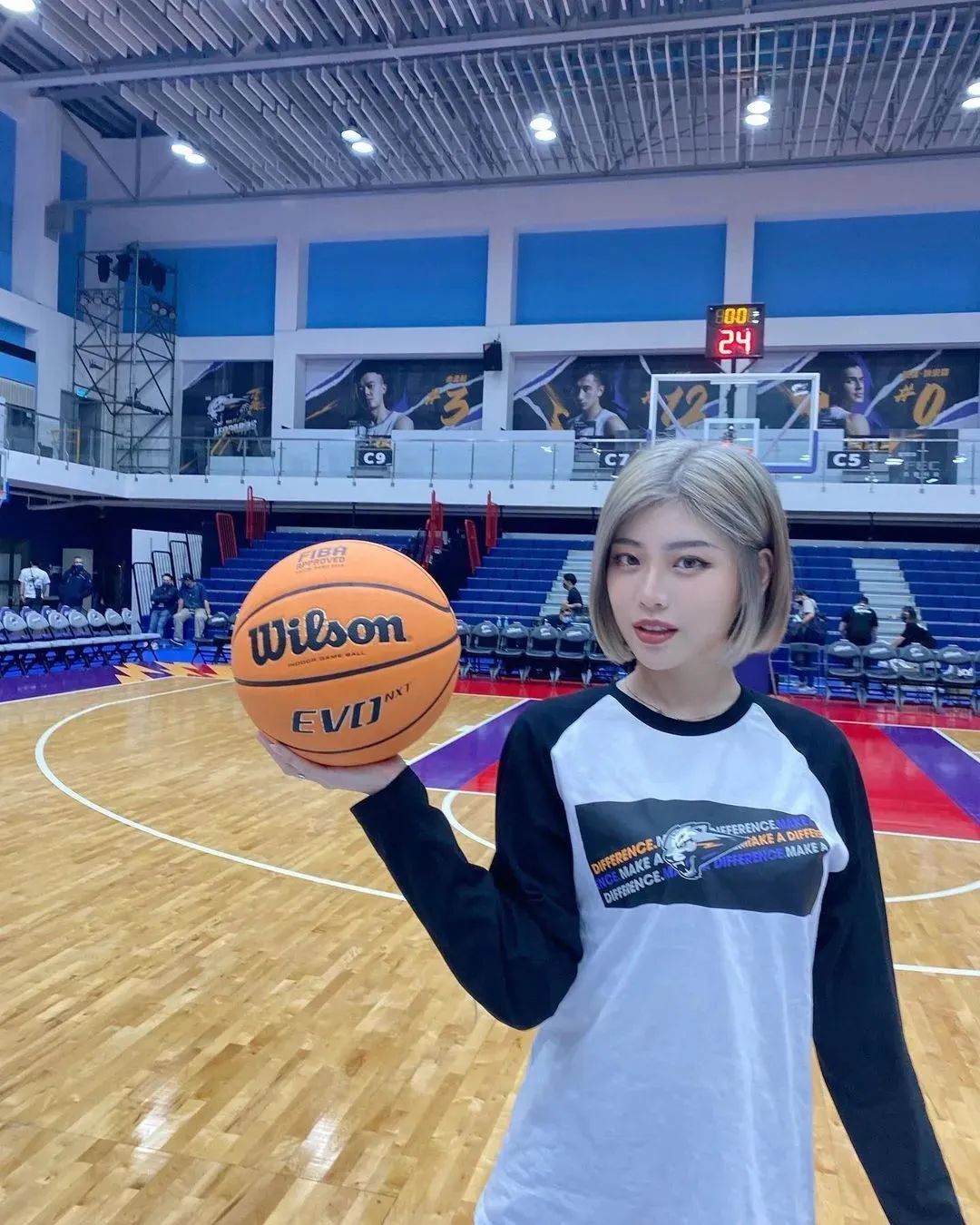 台湾网红小枫，甜美迷人的短发女神