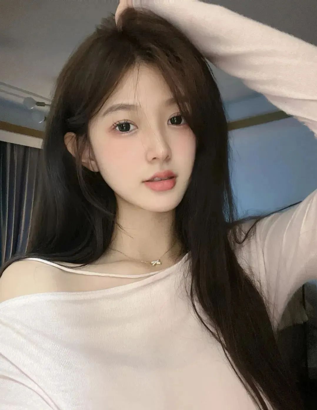 北影校花邓子怡，甜美迷人的00后小美女