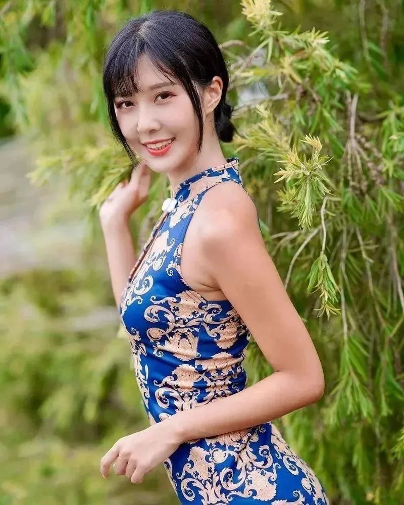 台湾艺术大学校花陈郁晴，甜美可人的气质女神