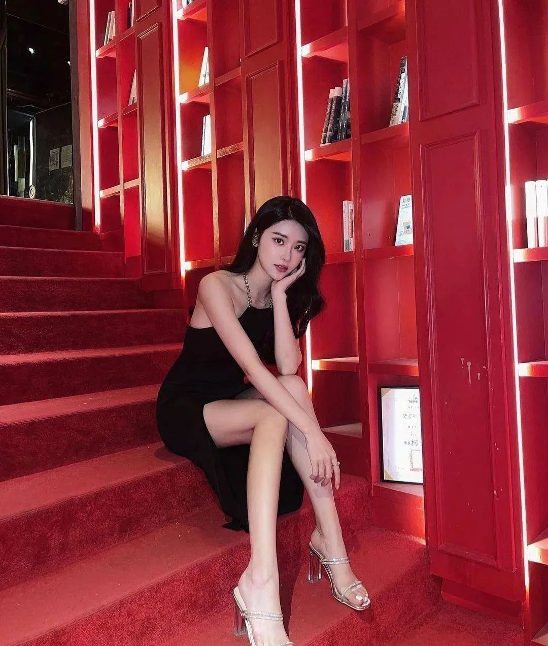 台湾网红杨琪琪，神似洪真英的甜美系女神