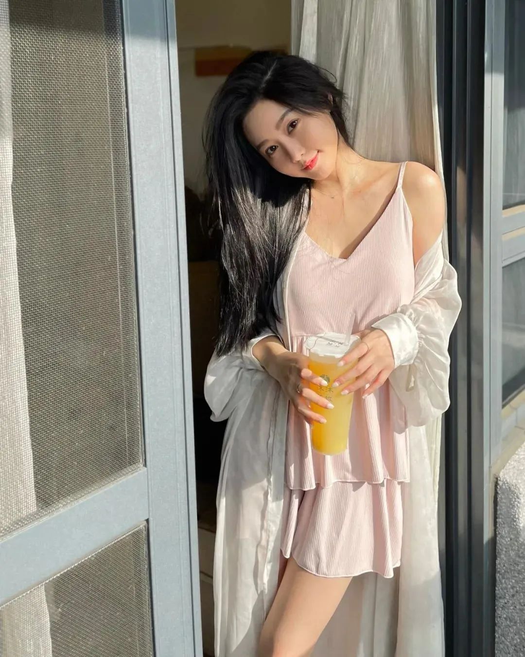 台湾初代网红陈玟予，甜美可人的气质女神