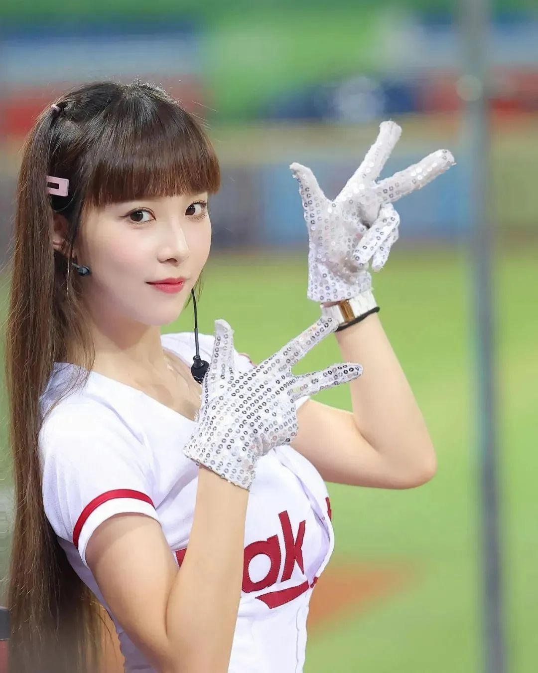 台湾网红叶骞逸，甜美迷人的啦啦队女神