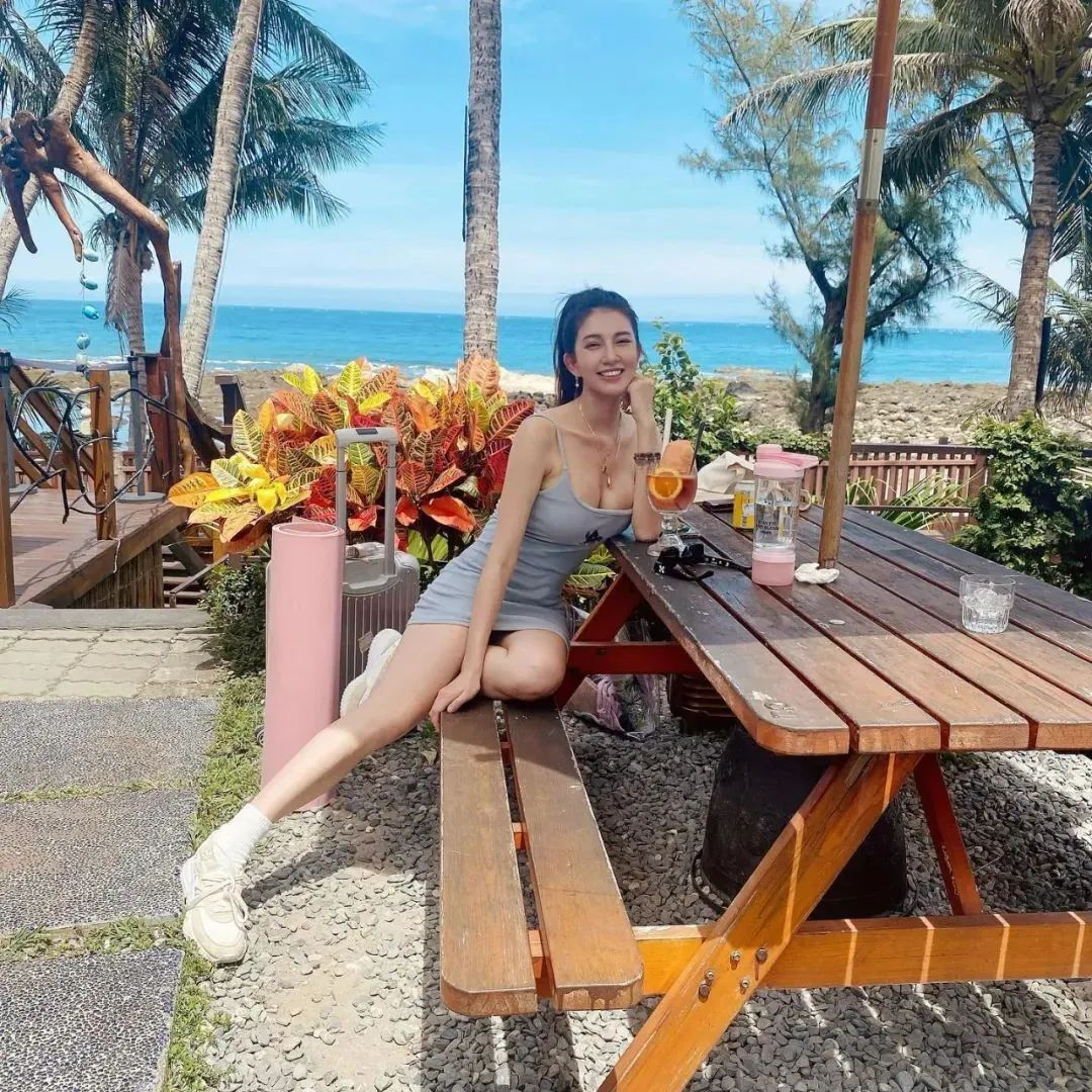 台湾网红Veeda Chang，甜美性感的混血儿女神