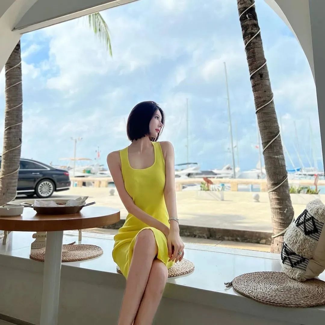 孔天天，甜美又性感的气质女神