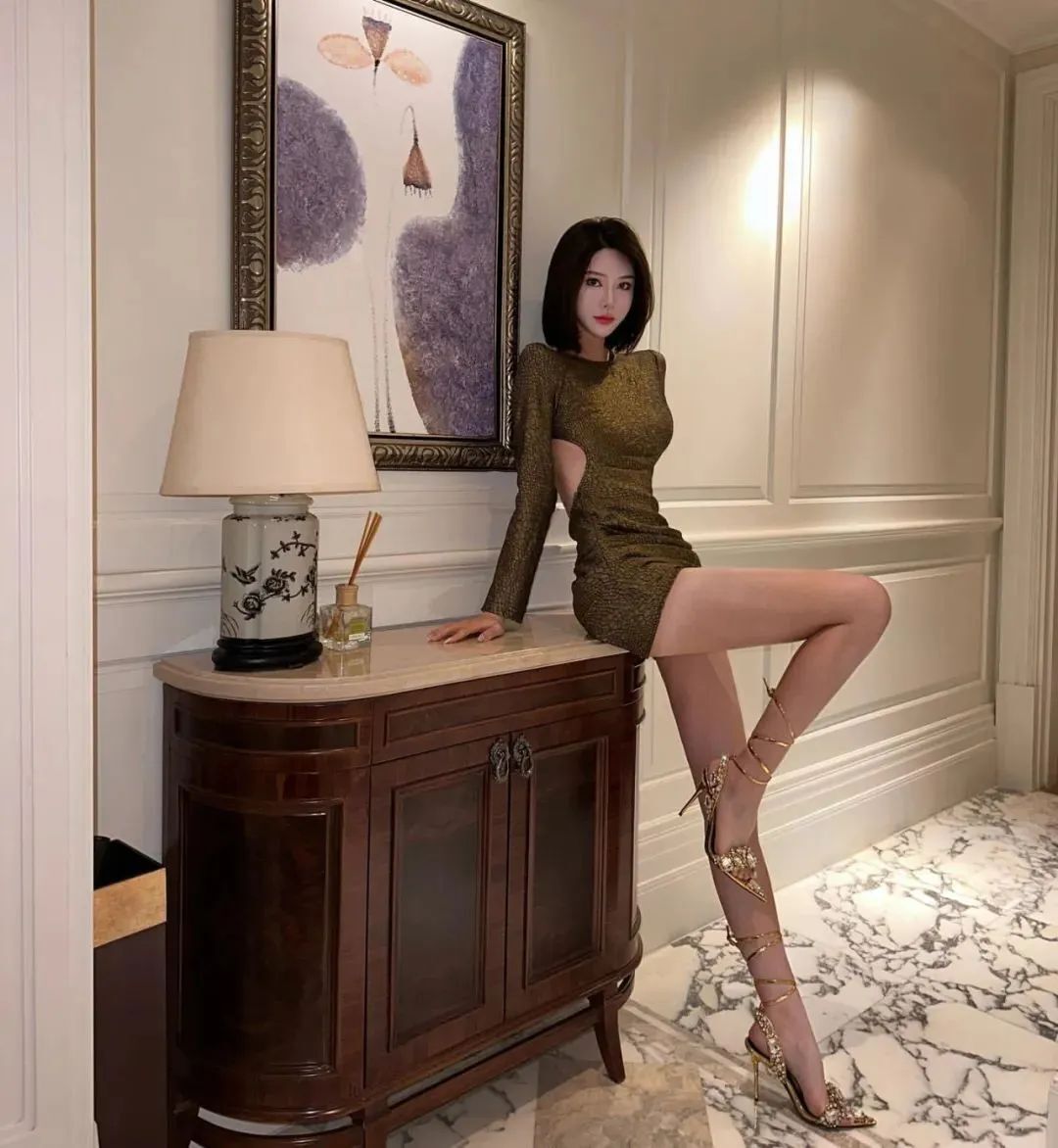 孔天天，甜美又性感的气质女神