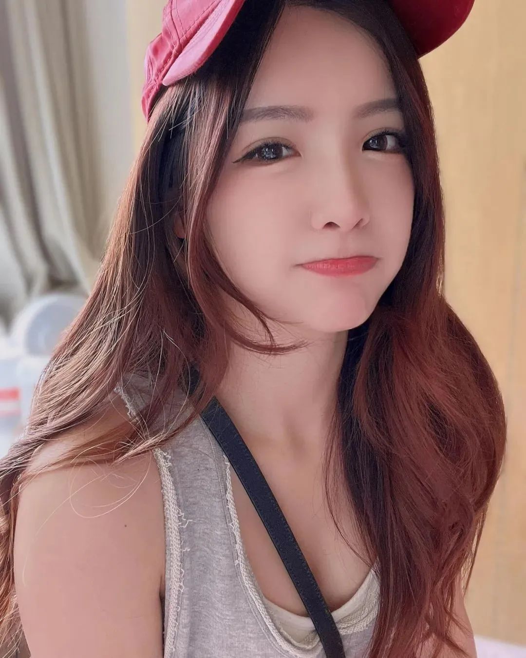 台湾网红李恩菲，甜美迷人的啦啦队女神