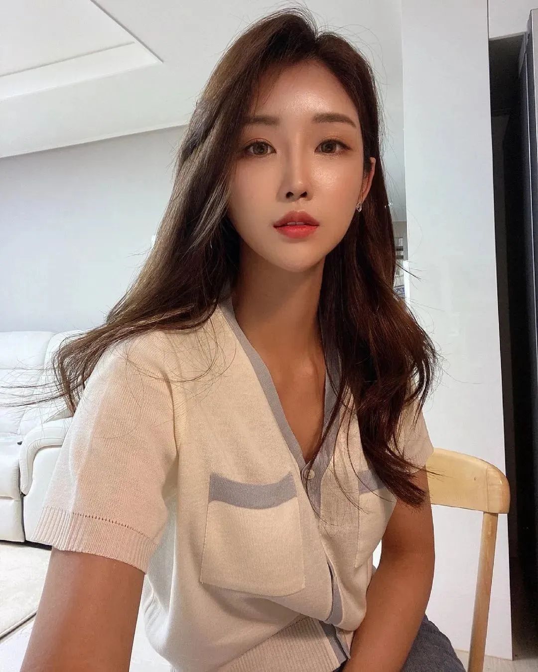 韩国最美车模柳多妍，至今单身未婚的她，32岁仍如少女
