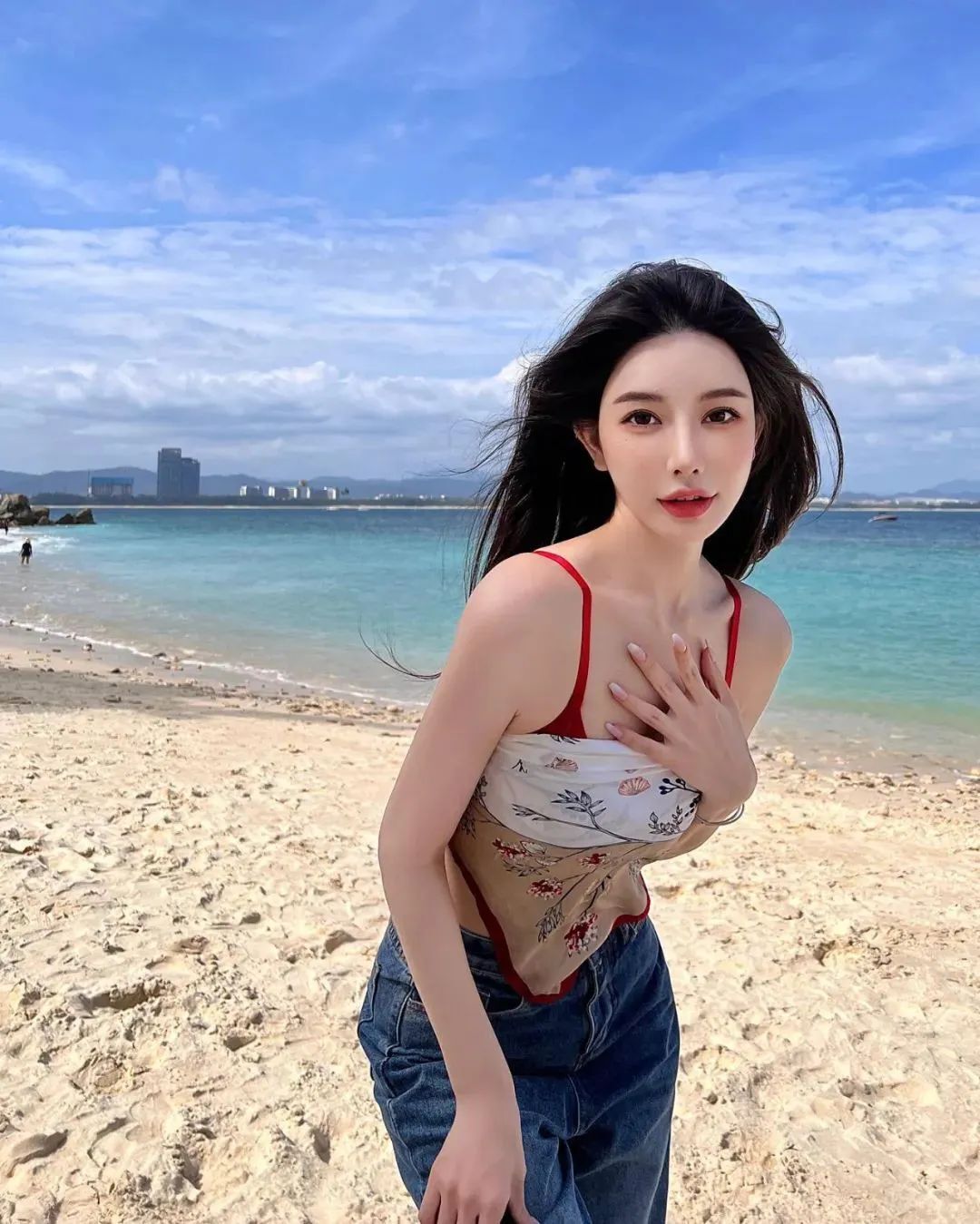 国产网红olivia，甜美迷人的她，是多少人心目中的完美型女友