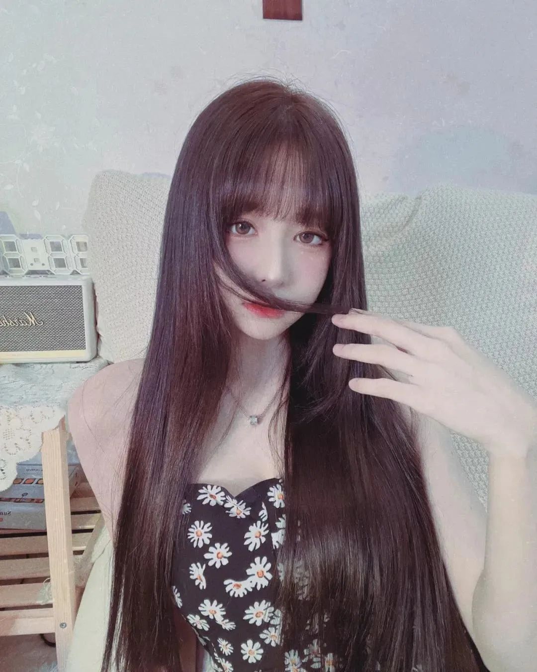 台湾网红王依渟，甜美迷人的气质女神