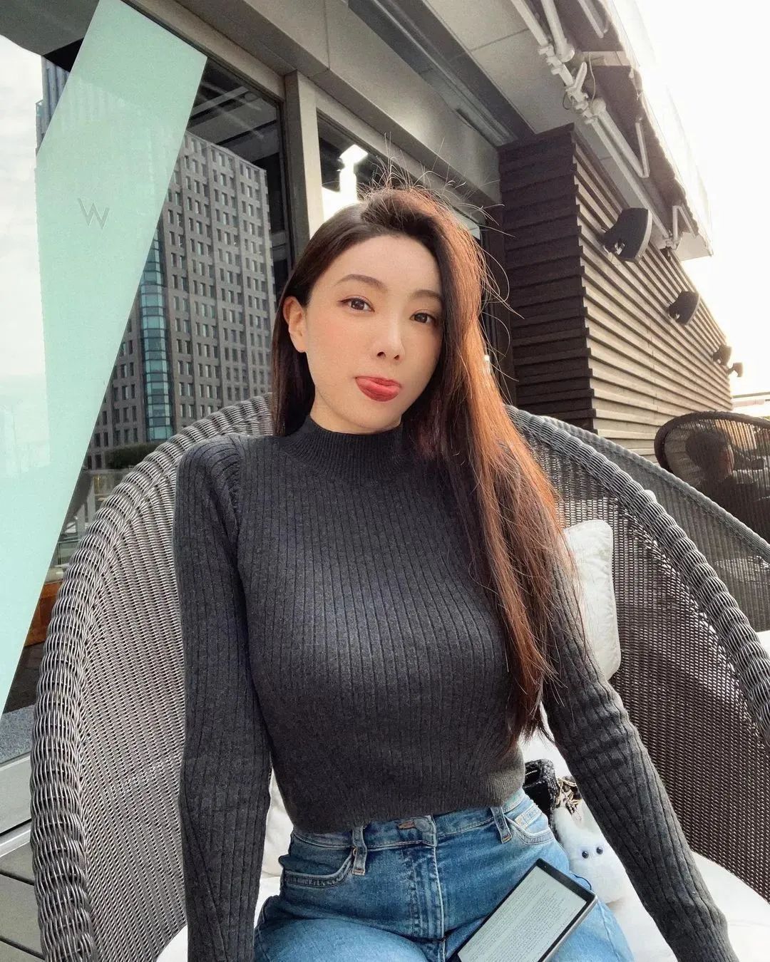 台湾网红邵岱儿，甜美又性感的气质女神