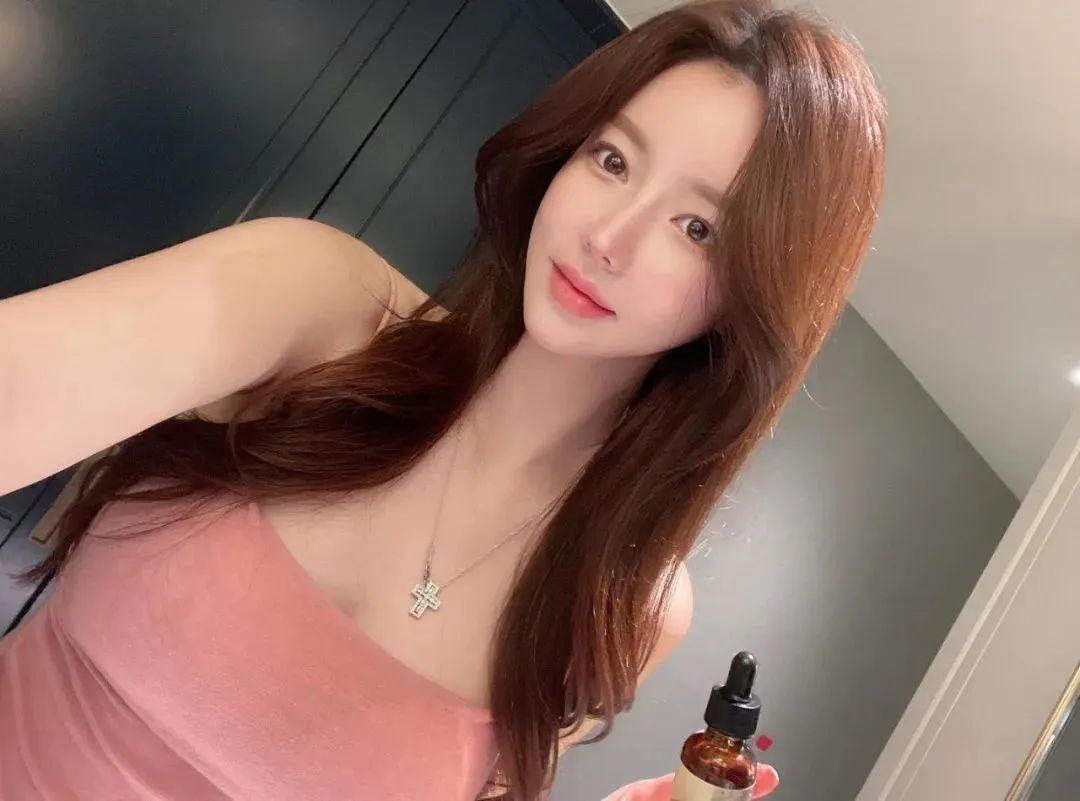 韩国网红ifwonder，甜美可人的服装店老板娘