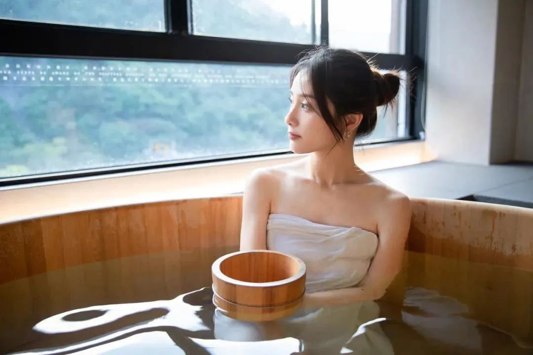 台湾网红君白，清纯可爱的啦啦队女神