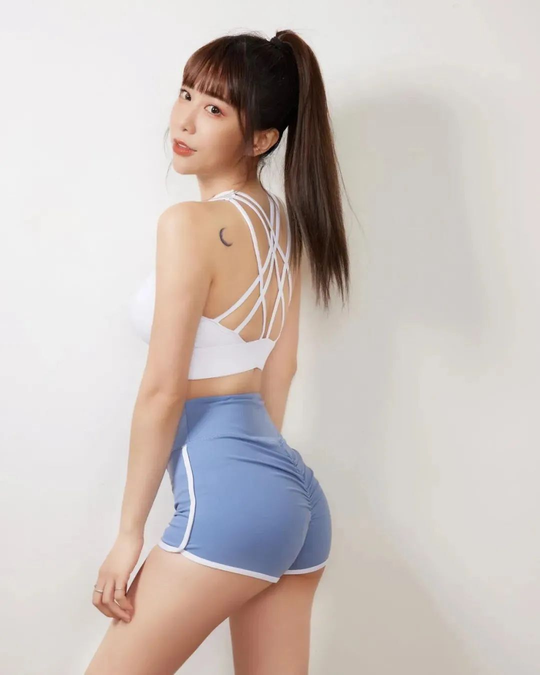 台湾网红董梓甯，甜美又性感的啦啦队女神