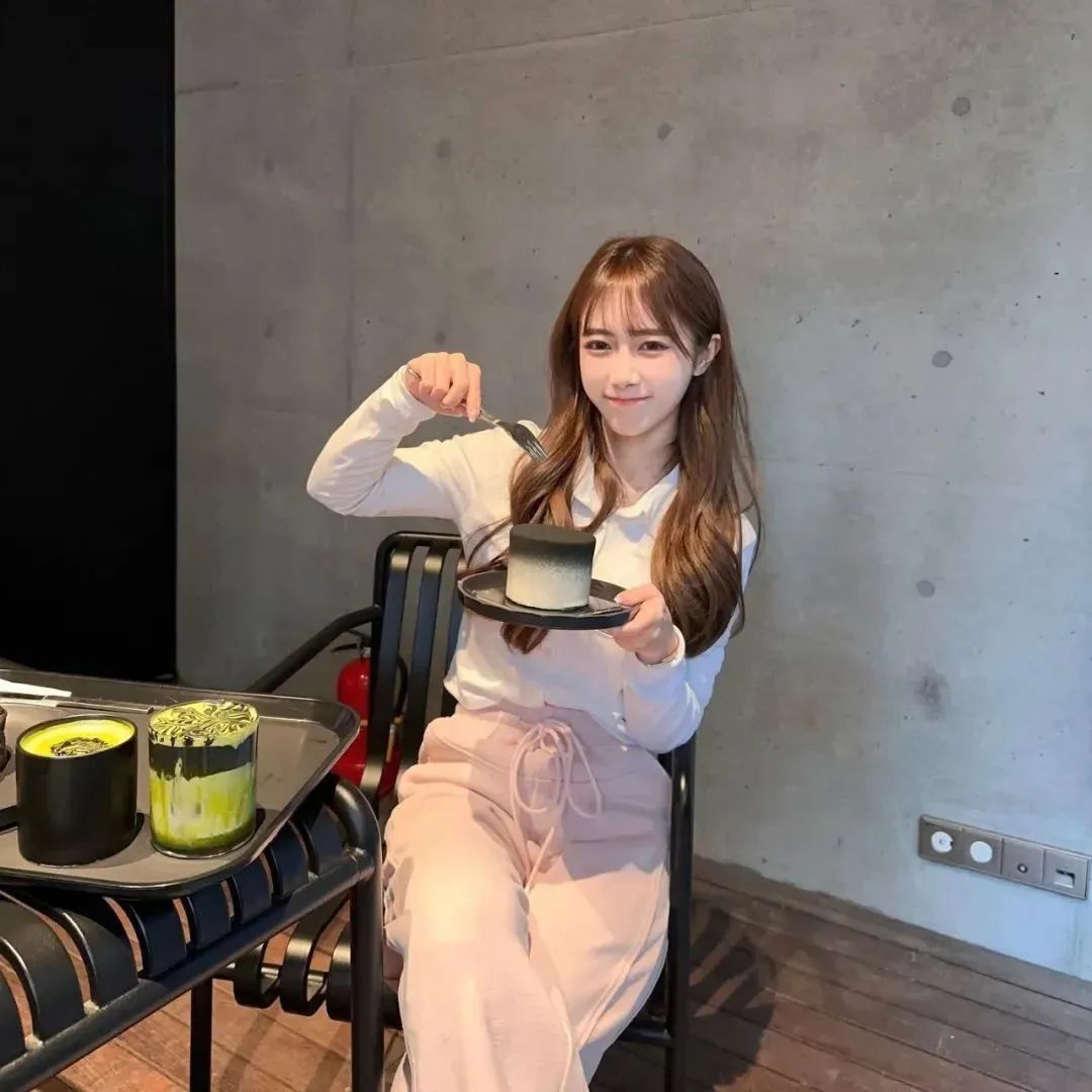 甜美迷人的她，被网友们称赞为最美台妹